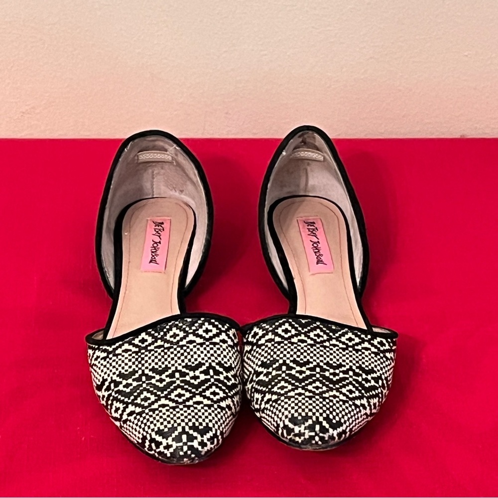 Betsey Johnson Cocoh Flat